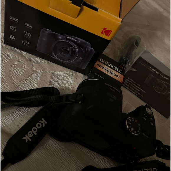 Like-New Kodak PixPro AZ255 Digital Camera - Picture 14 of 15